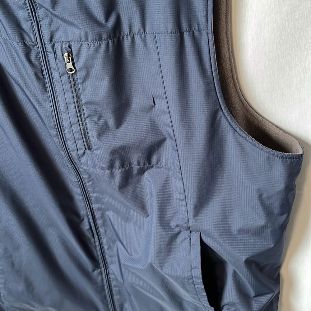 IZOD  Reversible Vest - Picture 8 of 11